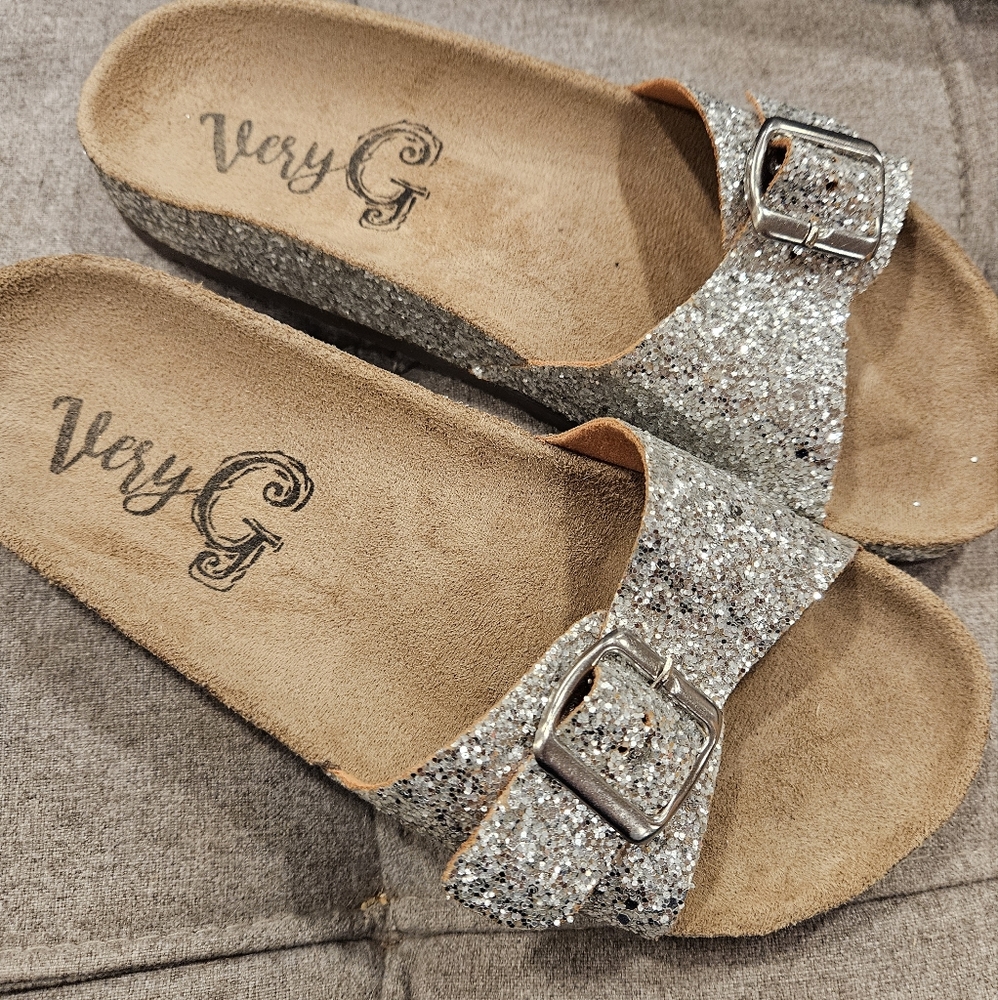 Very G Buckled glitter silver sandal slide NWOT adjustable buckle
